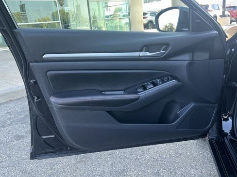 Used 2025 Nissan Altima 2.5 SR image 21