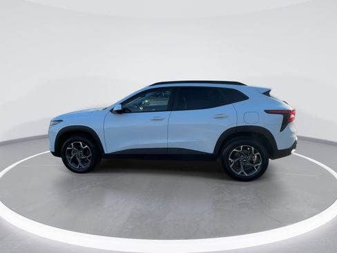 Used 2025 Chevrolet Trax LT image 5