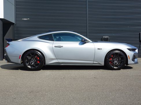 Used 2024 Ford Mustang GT Premium w/ GT Performance Package RWD image 9