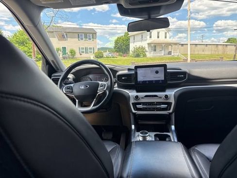 Certified 2022 Ford Explorer XLT w/ Equipment Group 202A AWD/4WD image 40