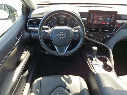 Used 2024 Toyota Camry SE image 12