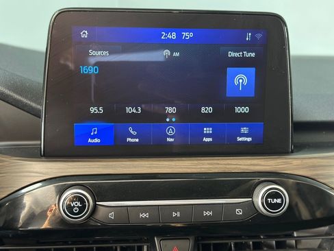 Used 2020 Ford Escape Titanium image 18