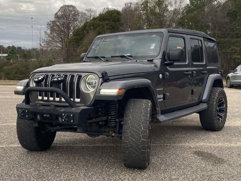 Used 2018 Jeep Wrangler Unlimited Sahara image 3