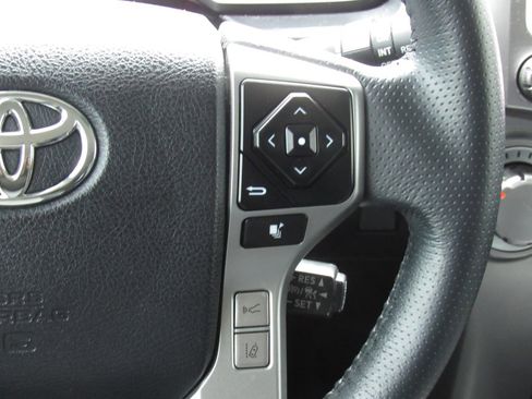 Used 2022 Toyota 4Runner SR5 Premium w/ TRD Black Wheel Package (TMS) AWD/4WD image 28