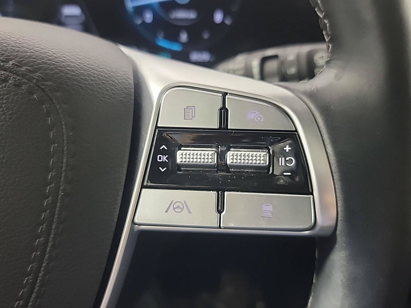 Used 2025 Kia Telluride SX w/ SX Captain's Chair Package AWD/4WD image 28