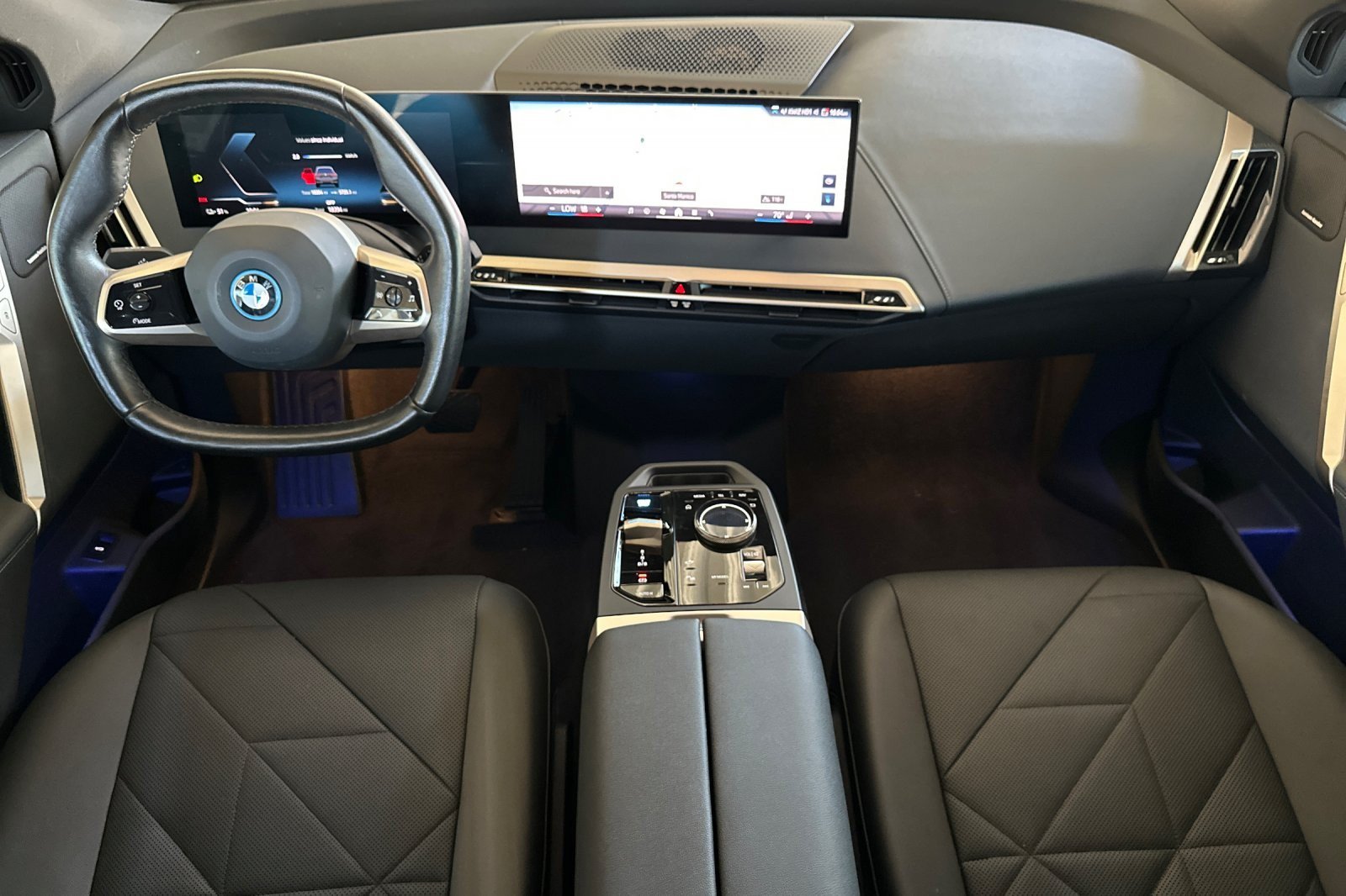 Used 2024 BMW iX xDrive50 w/ Sport Package AWD/4WD image 12