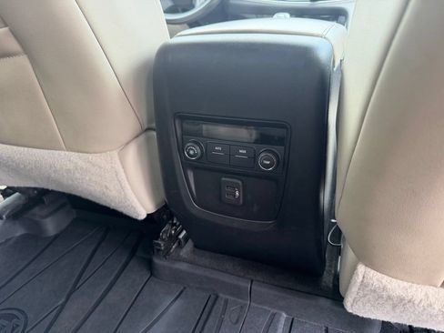 Used 2020 Buick Enclave Essence FWD image 38
