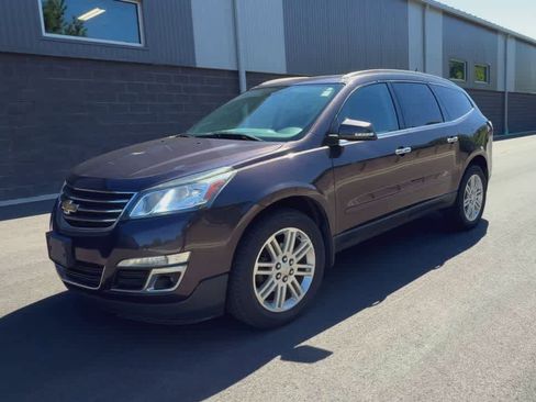 Used 2015 Chevrolet Traverse LT w/ Style and Technology Package FWD image 4