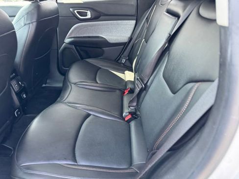 Used 2022 Jeep Compass Latitude image 10