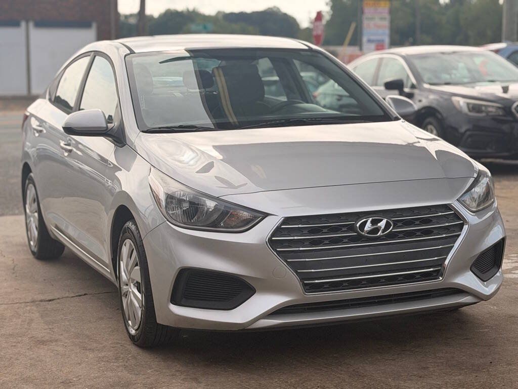 Used 2019 Hyundai Accent SE FWD image 1