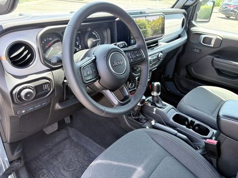 Used 2024 Jeep Wrangler Unlimited AWD/4WD image 7