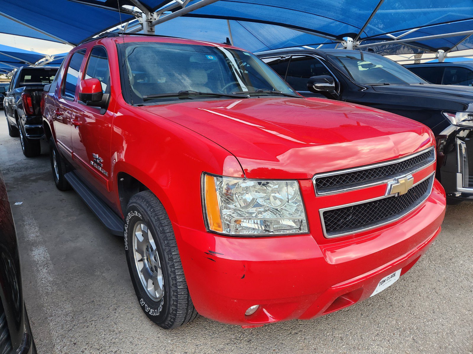 Used 2011 Chevrolet Avalanche LT RWD image 1