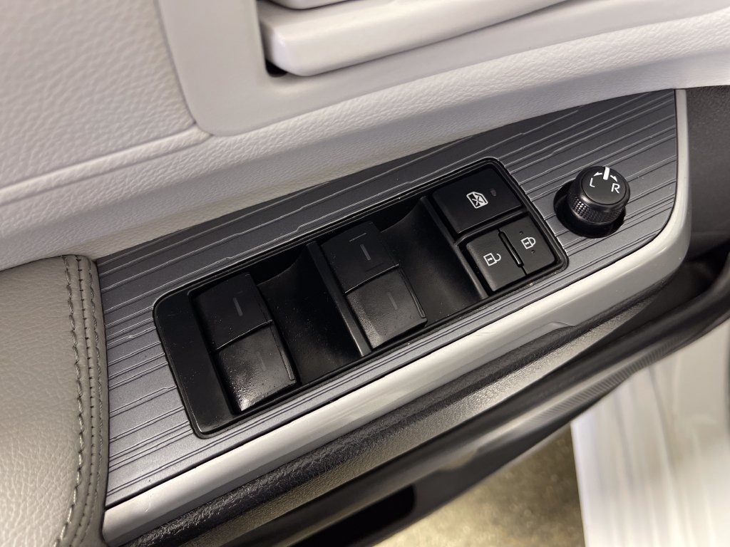 Certified 2026 Toyota Sienna LE FWD image 16