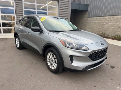 Used 2022 Ford Escape SE image 3