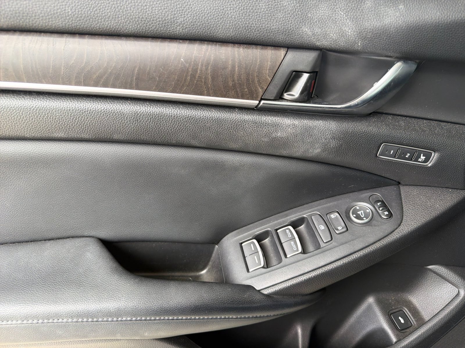 Used 2018 Honda Accord Touring image 10