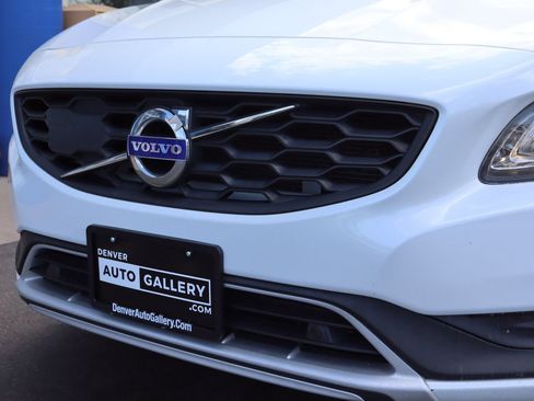Used 2017 Volvo V60 T5 Cross Country Platinum w/ Climate Package AWD/4WD image 26