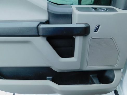 Used 2017 Ford F550 4x4 Regular Cab Super Duty image 19