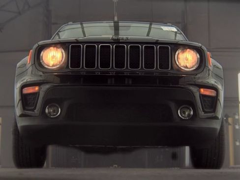 Used 2020 Jeep Renegade Latitude w/ Cold Weather Group AWD/4WD image 4