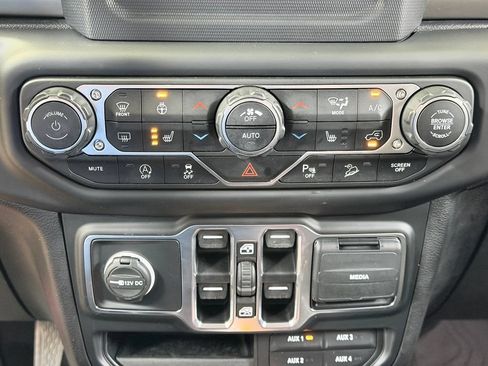 Used 2018 Jeep Wrangler Unlimited Sport S AWD/4WD image 45