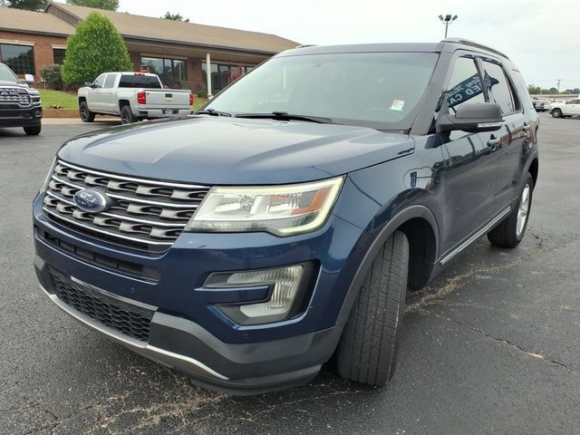 Used 2017 Ford Explorer XLT w/ Equipment Group 202A AWD/4WD image 21