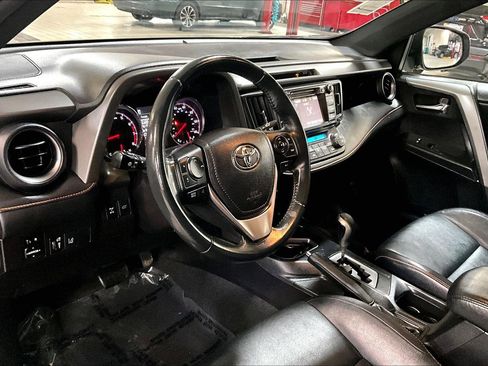 Used 2017 Toyota RAV4 SE image 13
