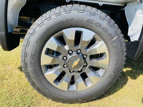 New 2025 Chevrolet Silverado 2500 Custom image 11