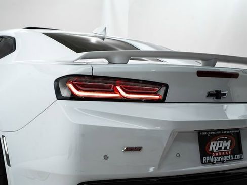 Used 2018 Chevrolet Camaro SS RWD image 11