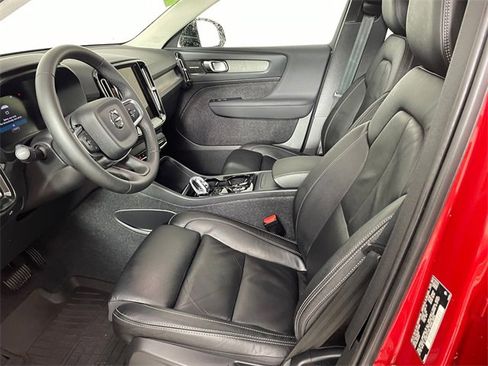 Used 2024 Volvo XC40 B5 Plus w/ Protection Package Premier image 2