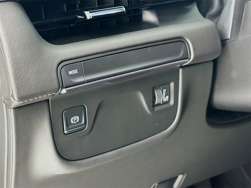 Used 2024 Cadillac Escalade Luxury image 11