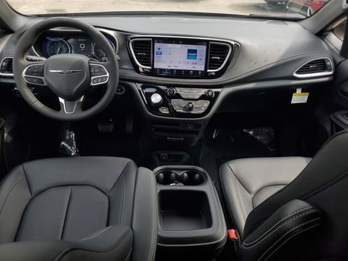 New 2026 Chrysler Pacifica Select image 14