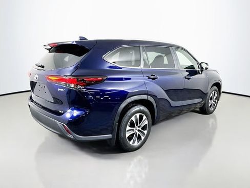 New 2026 Toyota Highlander XLE image 8