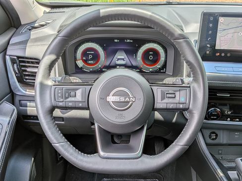 Used 2024 Nissan Rogue Platinum AWD/4WD image 7
