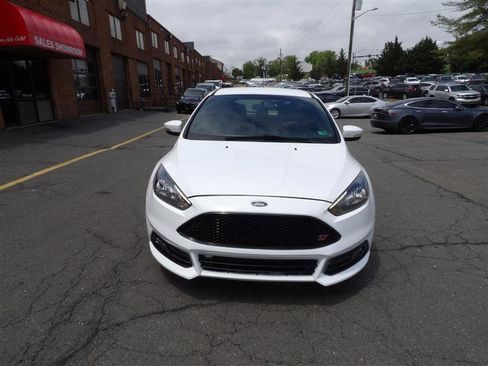 Used 2018 Ford Focus ST image 3