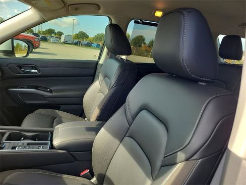 Certified 2025 Nissan Pathfinder SL image 22