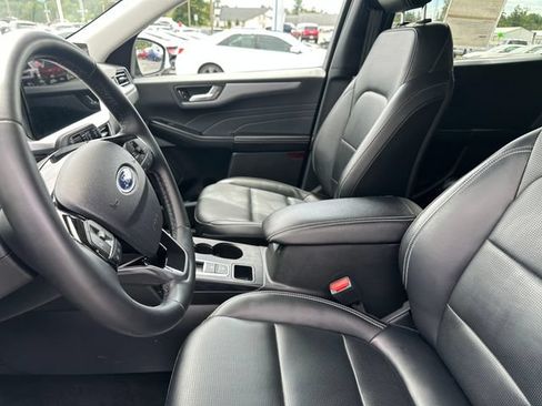 Certified 2025 Ford Escape Platinum AWD/4WD image 9