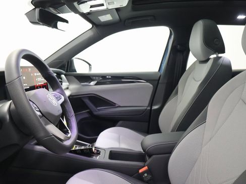 New 2026 Volkswagen Tiguan SE R-Line image 13