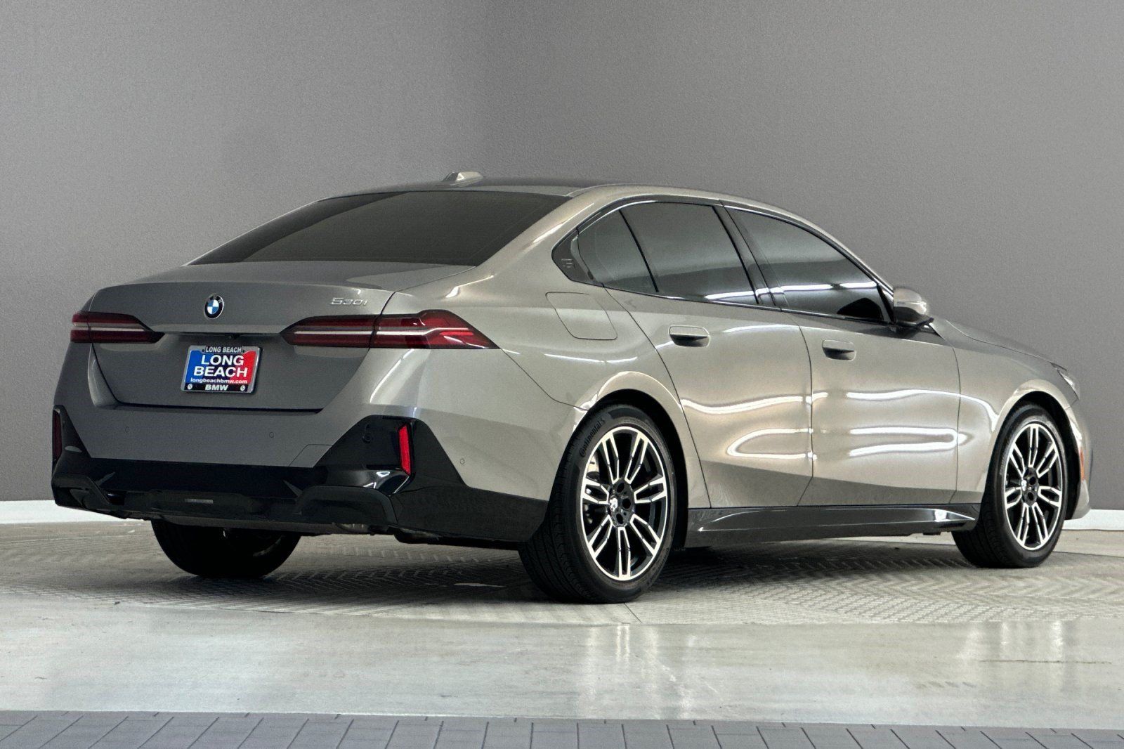 Used 2024 BMW 530i w/ M Sport Package RWD image 8