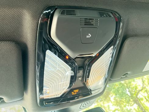 Used 2018 BMW 540i xDrive AWD/4WD image 17