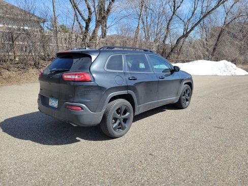 Used 2016 Jeep Cherokee Latitude w/ Cold Weather Group image 16