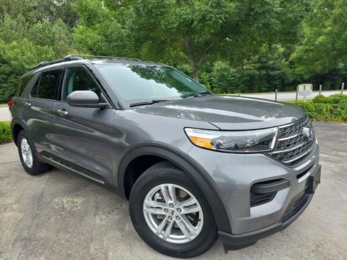 Used 2022 Ford Explorer XLT AWD/4WD image 7