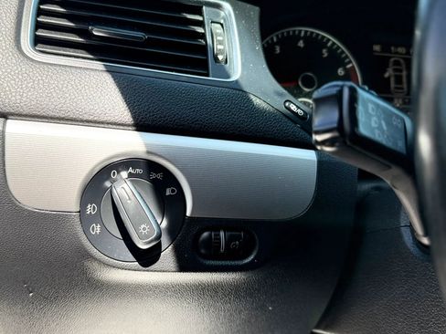Used 2012 Volkswagen Jetta GLI Autobahn FWD image 22