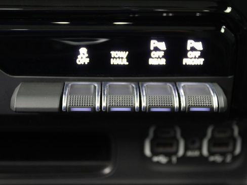 Used 2020 RAM 1500 Laramie AWD/4WD image 59