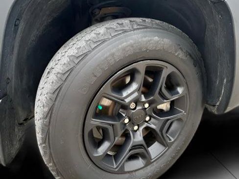 Used 2021 Jeep Cherokee Trailhawk image 30