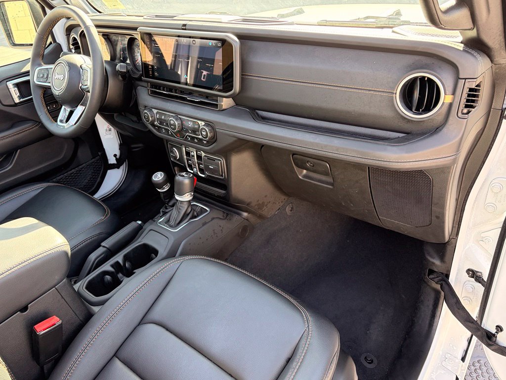 Used 2024 Jeep Wrangler Unlimited Sahara w/ Technology Group AWD/4WD image 14