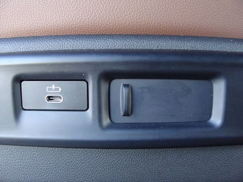 Used 2021 BMW X5 M50i w/ Executive Package image 35