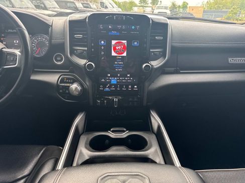 Used 2022 RAM 1500 Laramie w/ Sport Appearance Package AWD/4WD image 18