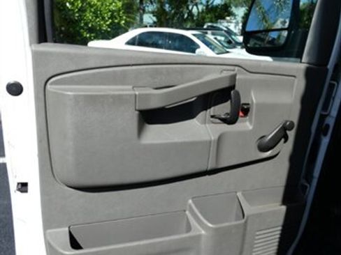 Used 2017 Chevrolet Express 3500 image 21