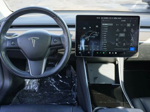 Used 2018 Tesla Model 3 Long Range image 18