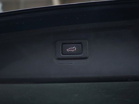 Used 2018 Subaru Outback 2.5i Limited AWD/4WD image 18