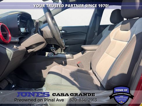 Used 2025 Chevrolet Trax RS w/ Sunroof Package FWD image 8